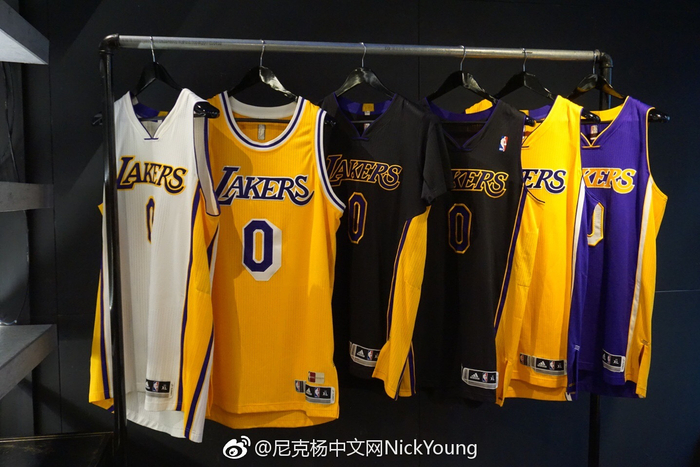 弗拉霍维奇晒龙珠悟空恢复照：手术很顺利，感谢大家（弗拉霍维奇晒龙珠悟空康复照：手术顺利，向大家致谢）