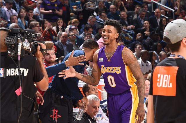 欧冠半场：艾尔尤努西开场70秒闪击，比利亚雷亚尔0-1哥本哈根（欧冠半场：哥本哈根暂1-0领先比利亚雷亚尔，艾尔尤努西开场70秒建功）