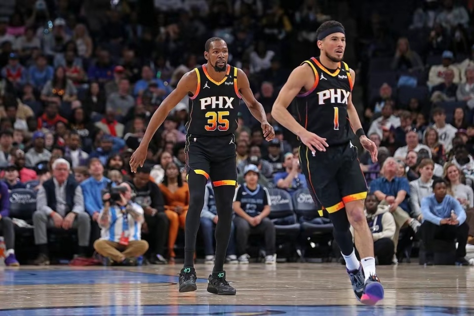 扎戈：托蒂睡觉打呼噜还说梦话；吐西蒙尼口水是因他故意挑衅（扎戈爆料：托蒂睡觉会打呼也会说梦话；向西蒙尼吐口水因其刻意挑衅）