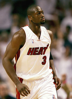 12战砍311分！杜兰特成为火箭队史最快达成三百分的球员（12场轰下311分！杜兰特刷新火箭队史最快300分里程碑）