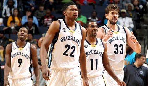 五大联赛各一队跻身欧冠积分榜前五（五大联赛各有一队位列欧冠积分榜前五）