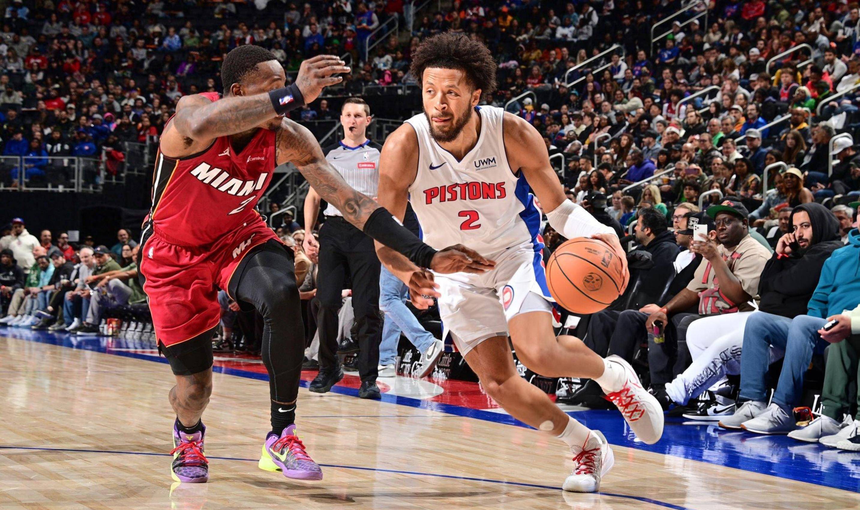 萨林杰成水货？广东三小外援太强势，杜锋缺一个“黑又硬”中锋！（萨林杰被打回原形？广东三小外援强势，杜锋亟需一名强硬中锋）