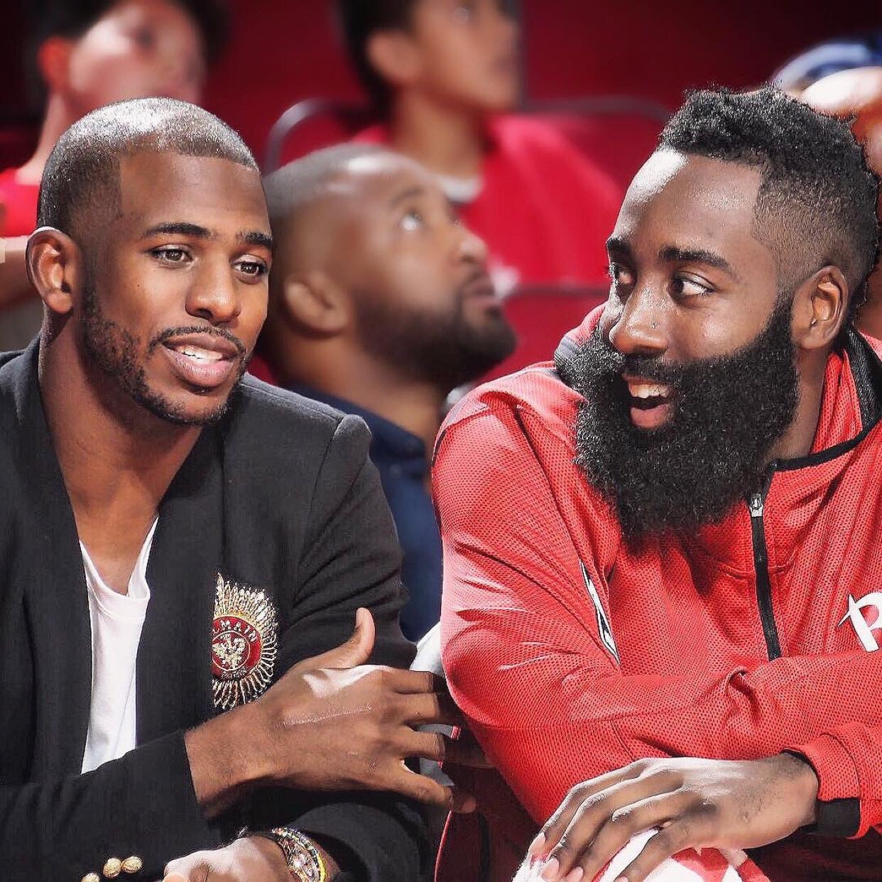 姆巴佩妙传卡马文加破门！皇马客场2-0领先毕巴，中场前关键进球打懵对手（半场前关键一击！姆巴佩送妙传卡马文加破门，皇马客场2-0领先毕尔巴鄂）