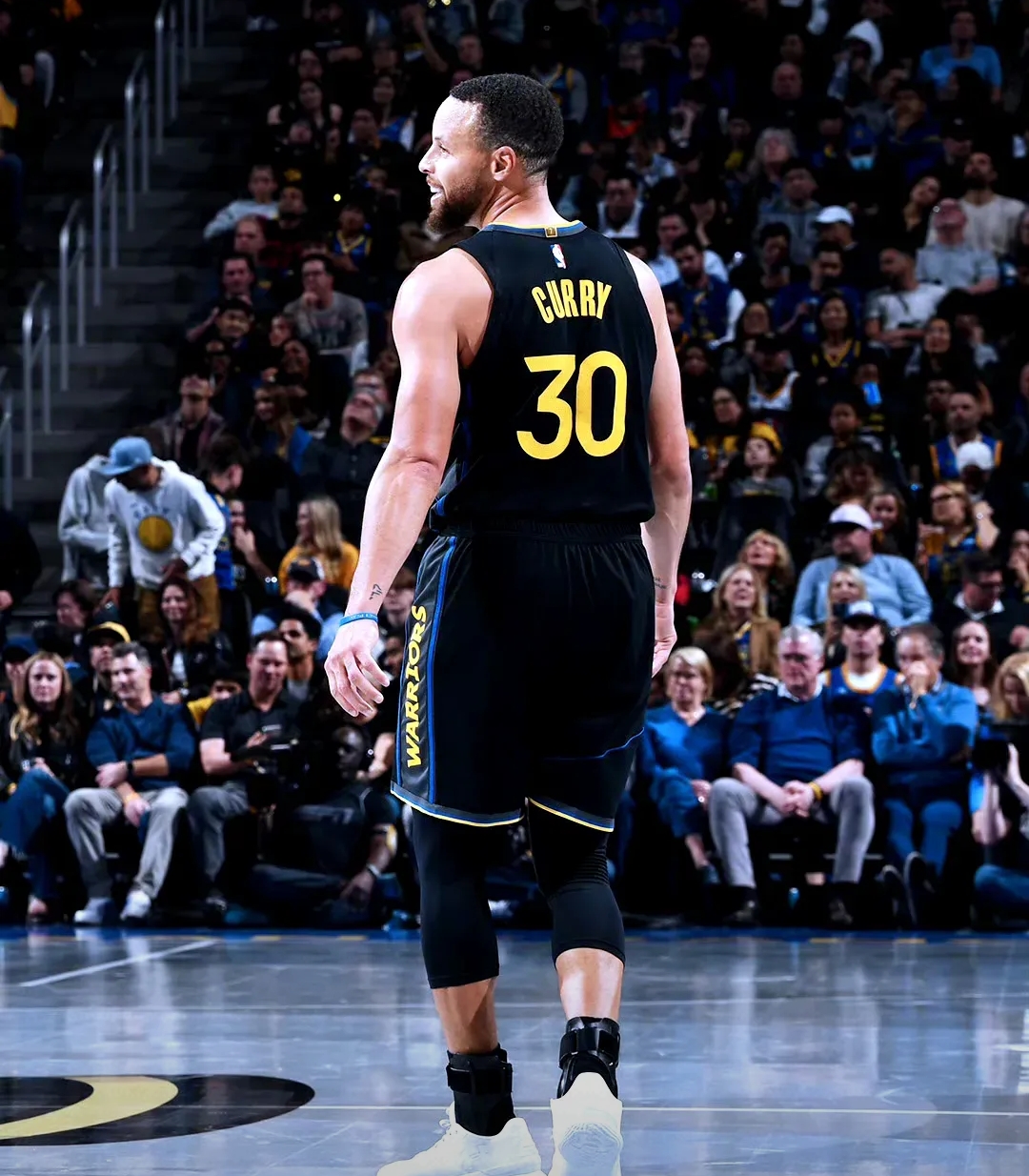 所有纹身都记述我的勤奋之道——格里马尔多的职业信仰（每一道纹身皆为勤勉作证：格里马尔多的职业信仰）