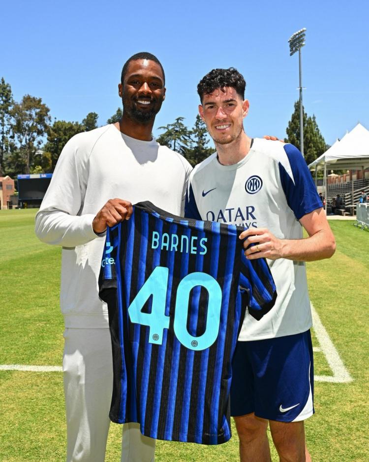 欧冠92年改制后戴帽数前10：梅西、C罗8次第1，姆巴佩5次第4（欧冠改制以来帽子戏法前十：梅西、C罗各8次并列第一，姆巴佩5次位列第4）